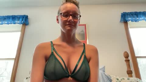 Lee online show from December 2025 03:32:02 PM