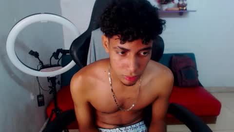 leam_1 online show from November 2025 07:24:02 PM