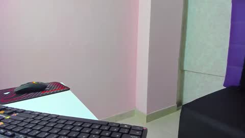 leamoreau__ online show from November 2025 12:51:01 PM