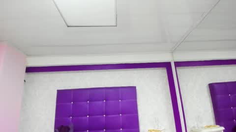 leamoreau__ online show from November 2025 12:38:02 PM