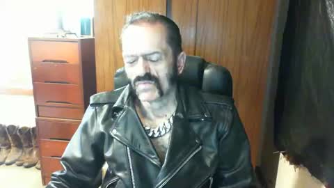 Snapshot of leathergreaser chatting on January 2025 12:24:01 AM leathergreaser online show from January 2025 12:24:01 AM