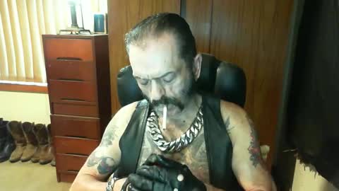 Snapshot of leathergreaser chatting on January 2025 10:01:01 PM leathergreaser online show from January 2025 10:01:01 PM