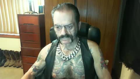 Snapshot of leathergreaser chatting on January 2025 08:11:02 AM leathergreaser online show from January 2025 08:11:02 AM
