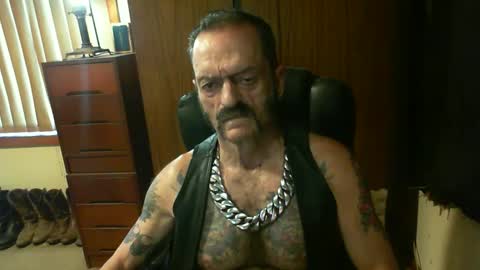 Snapshot of leathergreaser chatting on February 2025 11:49:01 PM leathergreaser online show from February 2025 11:49:01 PM