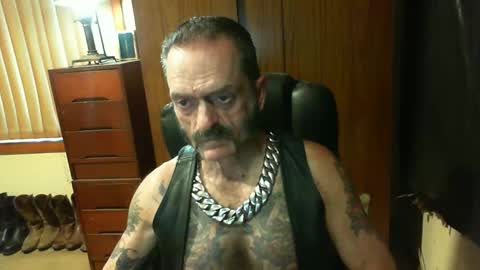 Snapshot of leathergreaser chatting on February 2025 07:49:02 AM leathergreaser online show from February 2025 07:49:02 AM