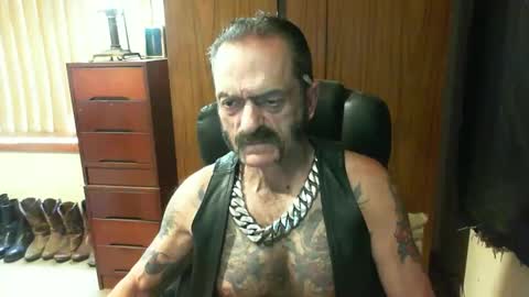 Snapshot of leathergreaser chatting on February 2025 02:29:01 AM leathergreaser online show from February 2025 02:29:01 AM