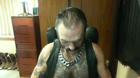 Snapshot of leathergreaser chatting on March 2025 03:24:01 AM leathergreaser online show from March 2025 03:24:01 AM
