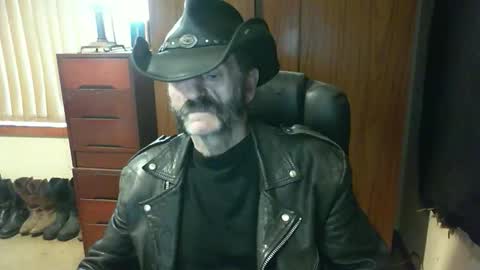 Snapshot of leathergreaser chatting on September 2025 10:42:01 PM leathergreaser online show from September 2025 10:42:01 PM