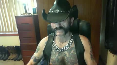 Snapshot of leathergreaser chatting on September 2025 12:12:02 AM leathergreaser online show from September 2025 12:12:02 AM