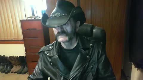 Snapshot of leathergreaser chatting on September 2025 05:26:02 PM leathergreaser online show from September 2025 05:26:02 PM