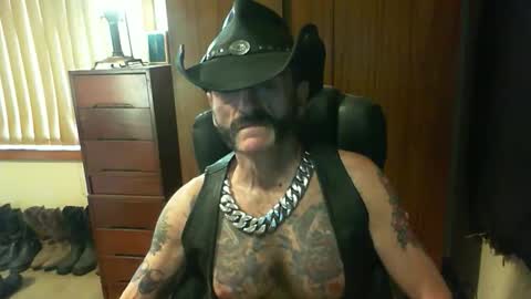 Snapshot of leathergreaser chatting on October 2025 07:20:02 AM leathergreaser online show from October 2025 07:20:02 AM