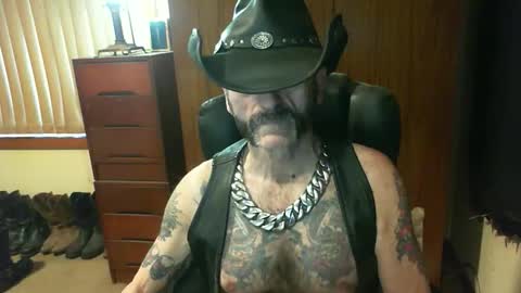 Snapshot of leathergreaser chatting on October 2025 07:47:02 PM leathergreaser online show from October 2025 07:47:02 PM
