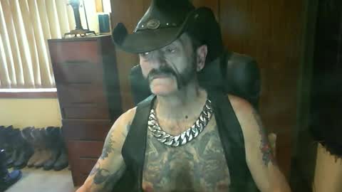 Snapshot of leathergreaser chatting on October 2025 01:35:01 AM leathergreaser online show from October 2025 01:35:01 AM