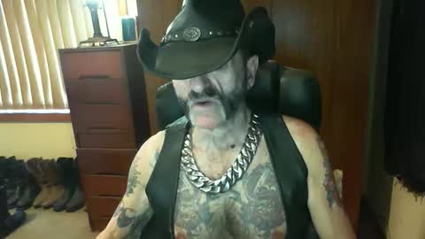 Snapshot of leathergreaser chatting on October 2025 10:11:01 PM leathergreaser online show from October 2025 10:11:01 PM