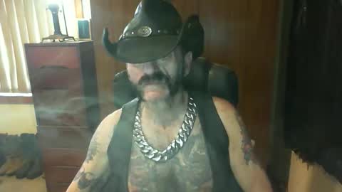 Snapshot of leathergreaser chatting on November 2025 11:25:02 PM leathergreaser online show from November 2025 11:25:02 PM