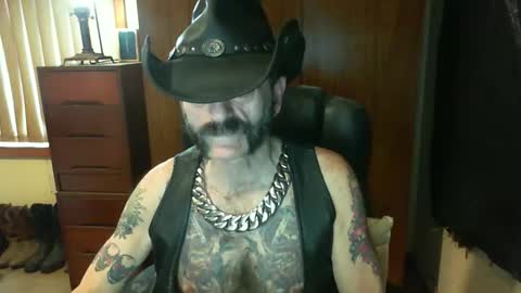 Snapshot of leathergreaser chatting on November 2025 09:03:02 PM leathergreaser online show from November 2025 09:03:02 PM