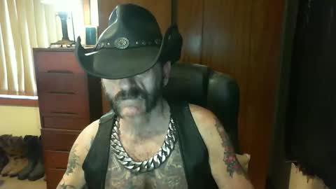 Snapshot of leathergreaser chatting on November 2025 10:15:02 PM leathergreaser online show from November 2025 10:15:02 PM