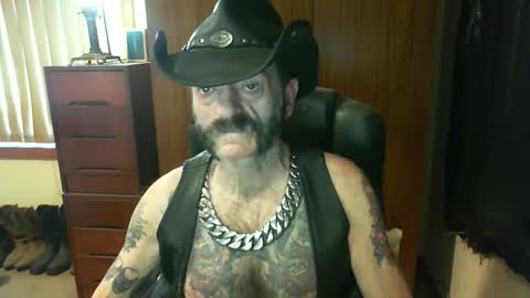 Snapshot of leathergreaser chatting on November 2025 11:43:01 PM leathergreaser online show from November 2025 11:43:01 PM
