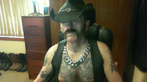 Snapshot of leathergreaser chatting on November 2025 12:10:01 AM leathergreaser online show from November 2025 12:10:01 AM