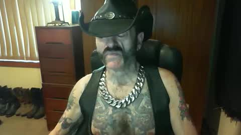 Snapshot of leathergreaser chatting on November 2025 07:14:02 PM leathergreaser online show from November 2025 07:14:02 PM