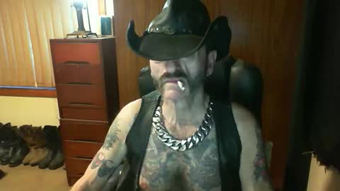 Snapshot of leathergreaser chatting on November 2025 06:43:01 PM leathergreaser online show from November 2025 06:43:01 PM