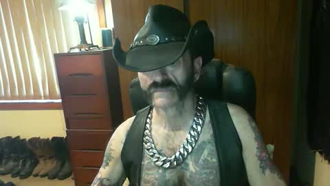 Snapshot of leathergreaser chatting on December 2025 11:45:01 PM leathergreaser online show from December 2025 11:45:01 PM