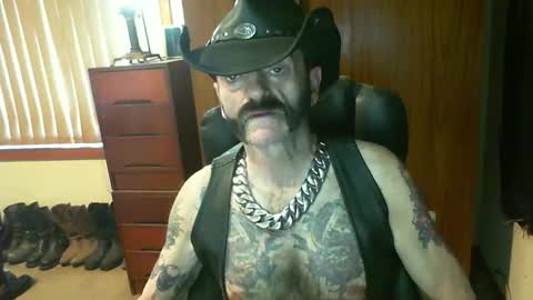 Snapshot of leathergreaser chatting on December 2025 10:41:02 PM leathergreaser online show from December 2025 10:41:02 PM