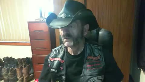 Snapshot of leathergreaser chatting on May 2026 09:12:02 PM leathergreaser online show from May 2026 09:12:02 PM