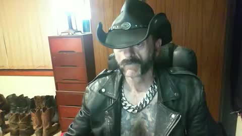 Snapshot of leathergreaser chatting on May 2026 06:39:01 PM leathergreaser online show from May 2026 06:39:01 PM