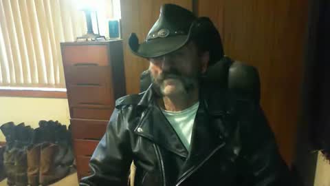 Snapshot of leathergreaser chatting on June 2026 12:32:02 AM leathergreaser online show from June 2026 12:32:02 AM