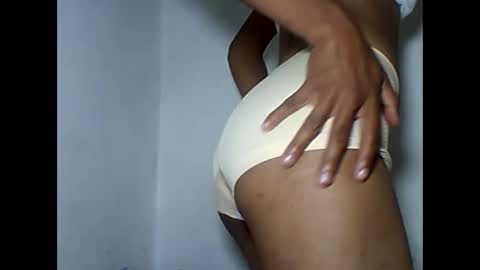leeromi online show from May 2026 07:22:01 PM