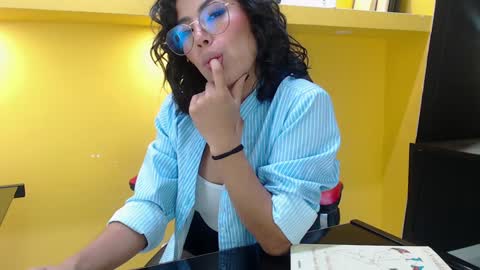 Snapshot of leethompson_ chatting on December 2024 09:17:01 PM Leet online show from December 2024 09:17:01 PM