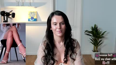 Elle  online show from December 2024 02:04:01 PM