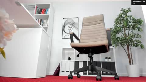 Elle  online show from December 2025 03:19:01 PM