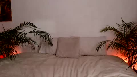 LEILA LUNA online show from July 2026 01:11:01 AM
