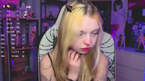 Leila online show from November 2025 04:01:02 PM