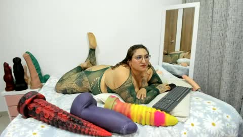 Leilamolly online show from June 2026 06:12:01 PM