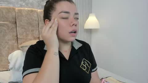 leilapons online show from October 2025 04:27:01 PM