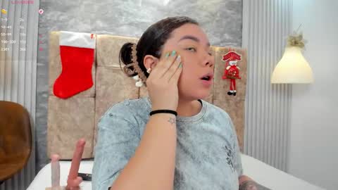 leilapons online show from December 2025 04:59:02 PM