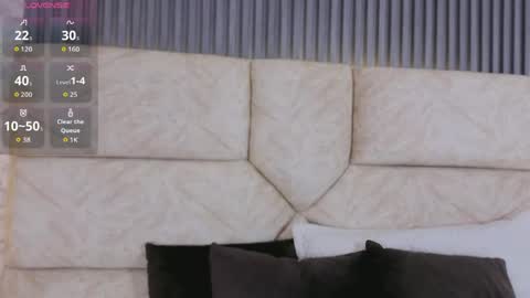 leilapons online show from April 2026 07:18:01 PM