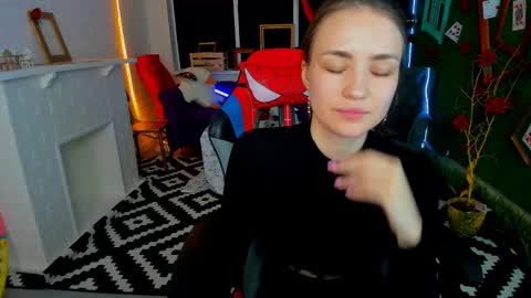 Leila Rai online show from March 2025 01:28:01 PM