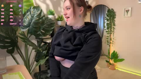 Lela online show from April 2026 08:24:02 PM