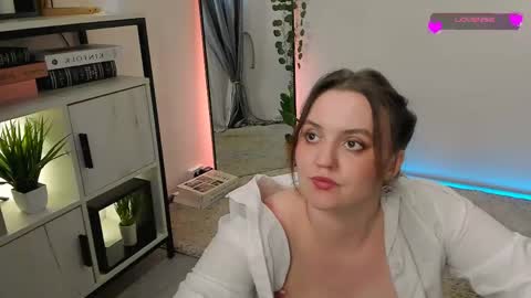 Lela online show from May 2026 10:37:01 PM
