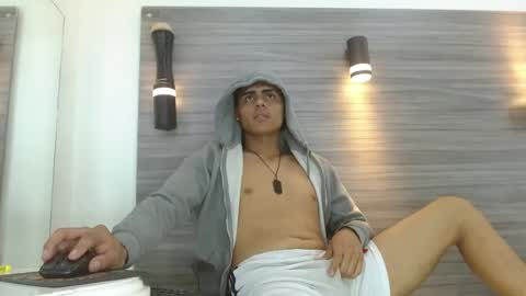 Snapshot of lelehott01 chatting on July 2026 07:06:02 AM lelehott01 online show from July 2026 07:06:02 AM