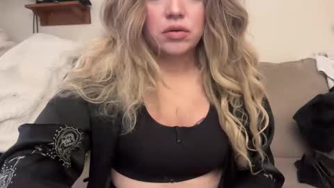 Snapshot of lemonkuilt chatting on November 2025 09:47:01 PM Jennifer online show from November 2025 09:47:01 PM