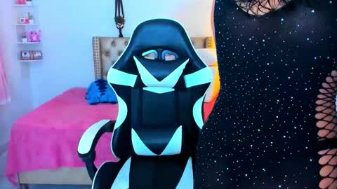 Lena  online show from November 2025 12:49:02 PM