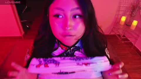 Lenna Kang online show from November 2025 01:33:02 AM