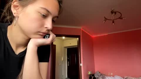 Hellomy name is Natalyits my first day here nice to meet you Give me 50 thumbs ups online show from April 2026 01:51:02 PM