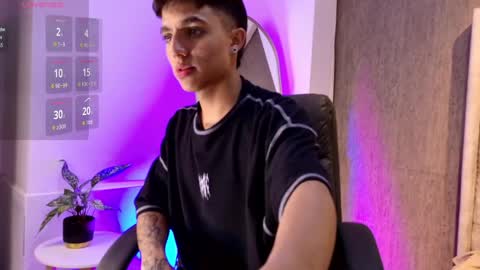 leohard_ online show from April 2026 04:17:01 AM