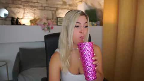 leokitty  online show from November 2025 02:10:02 PM